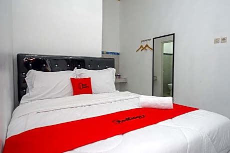 RedDoorz near Universitas Semarang 2