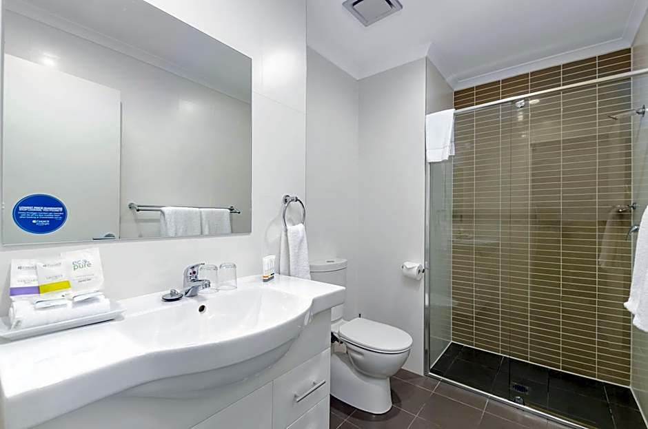 Quality Suites Pioneer Sands