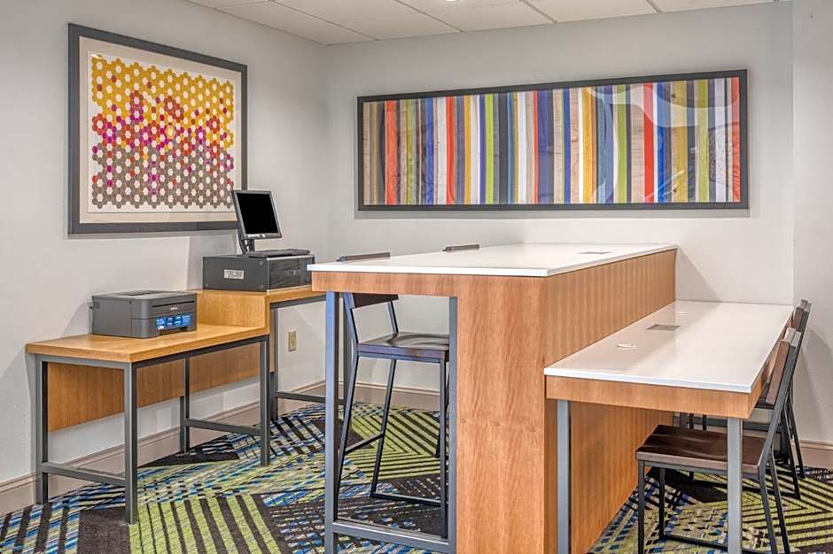 Holiday Inn Express Hotel & Suites Thornburg-S. Fredericksburg By IHG