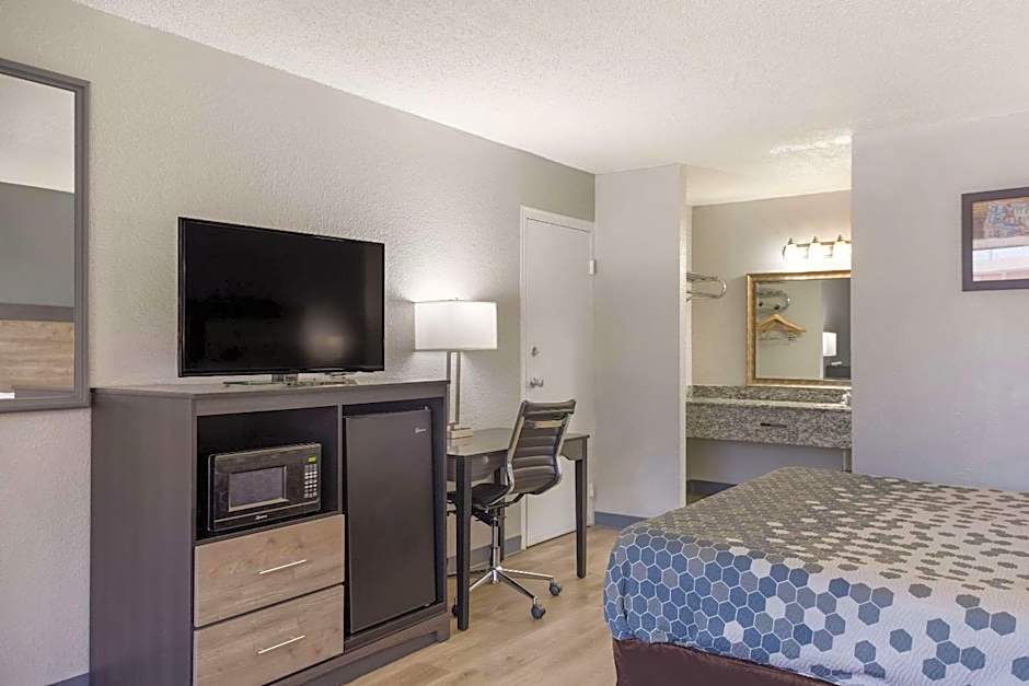 ECONO LODGE CAVE CITY