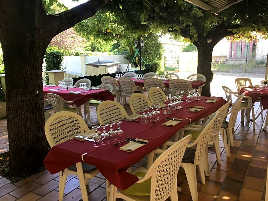 Logis Hotel Des Voyageurs Restaurant La Bonne Tabl'Hay