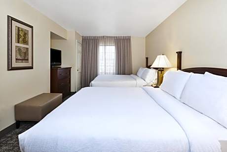 One-Bedroom Queen Suite