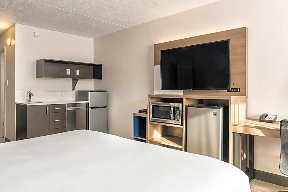 Comfort Suites Kingston Central