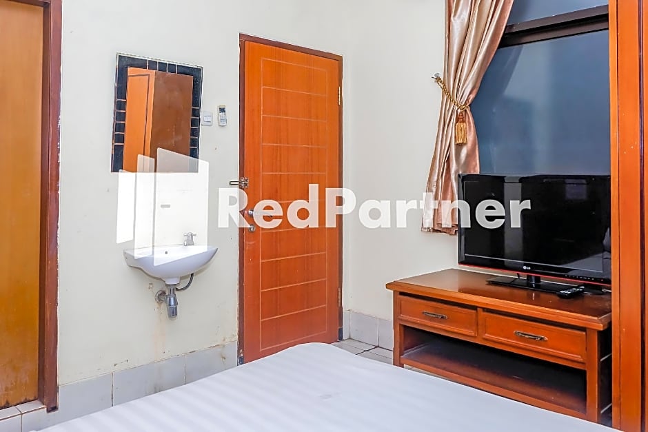 Hotel Sebelas @ Jalan Palasari Mitra RedDoorz
