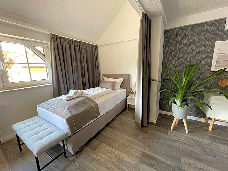 "Zur Altstadt - Am Fuße der Osterburg" Gaststätte, Pension, FEWO