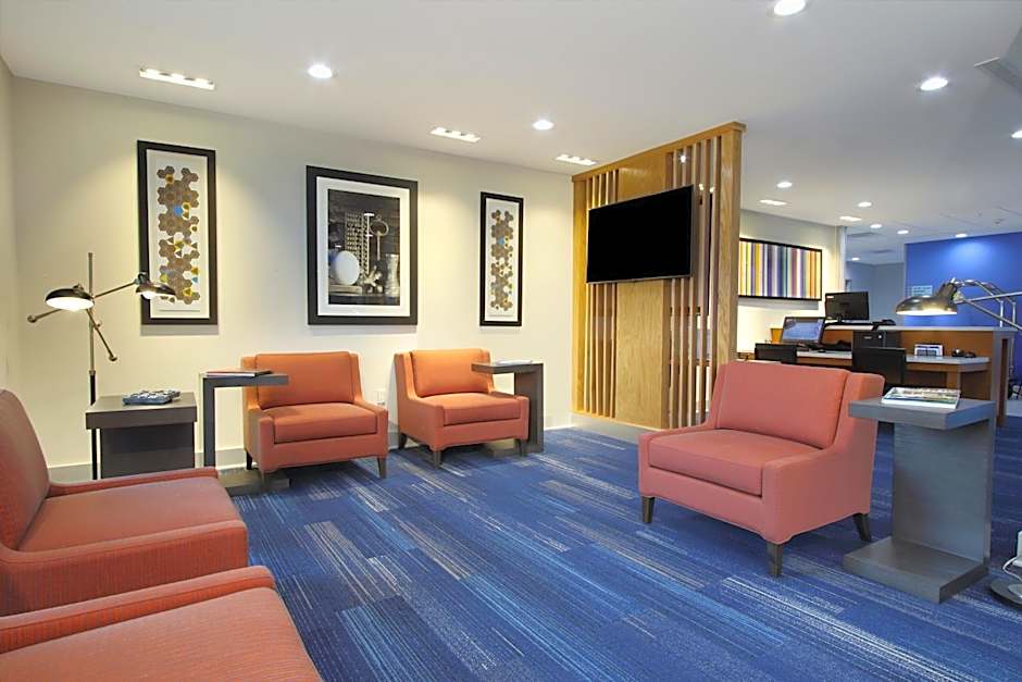 Holiday Inn Express & Suites Lake Charles South Casino Area By IHG