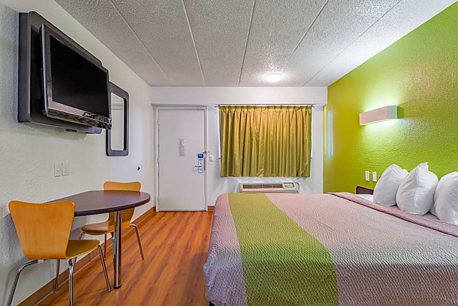 Days Inn by Wyndham Cincinnati I-71