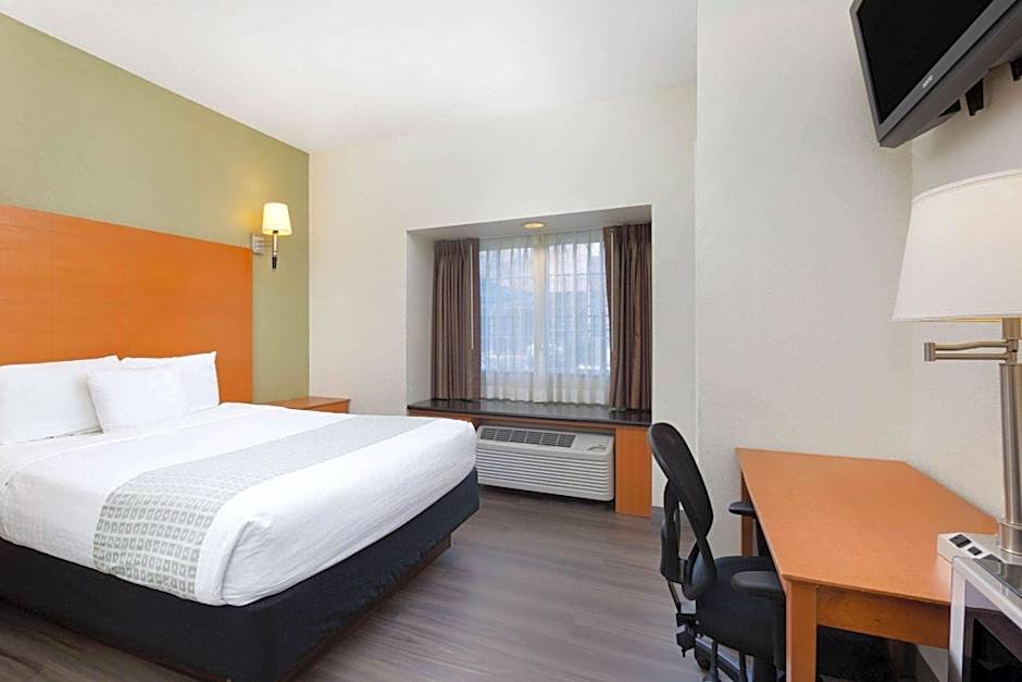 La Quinta Inn & Suites by Wyndham Tulare