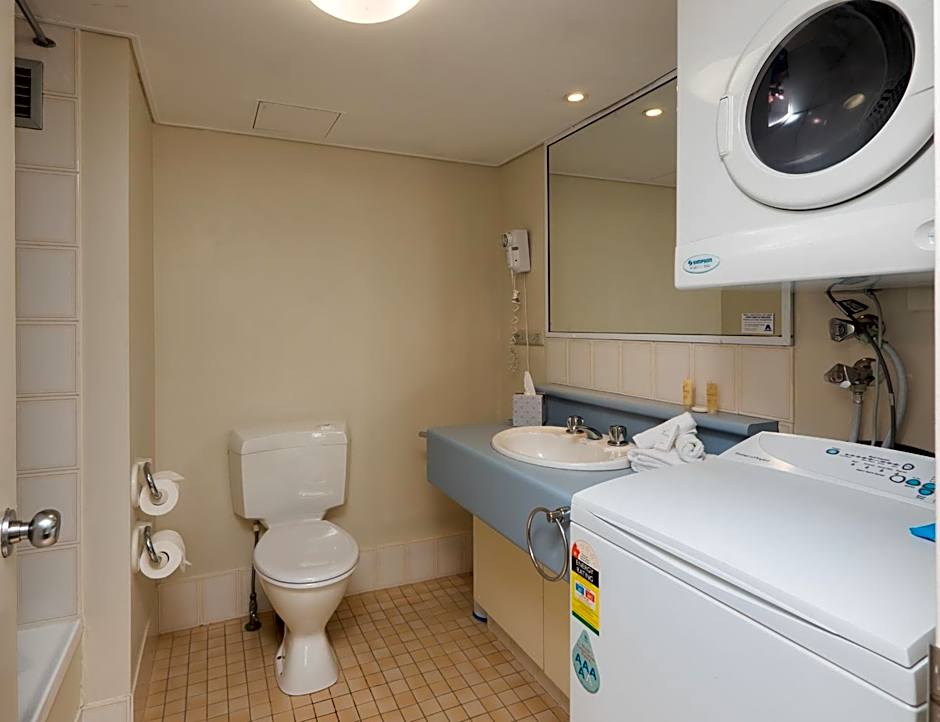 Abbey On Roma Hotel & Apartments