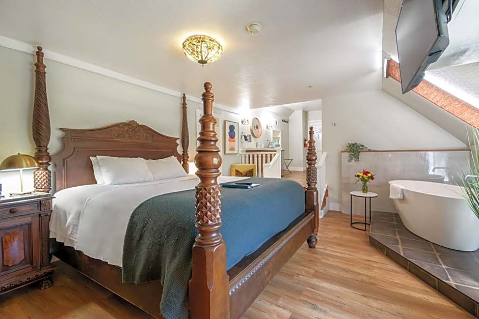 Cedar Gables Inn