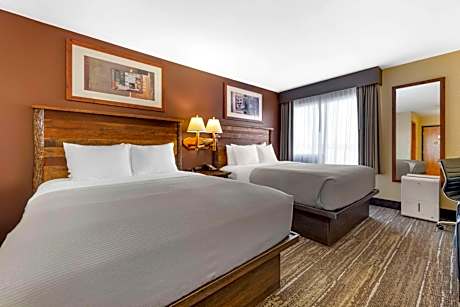 2 Queen Beds  No Smoking