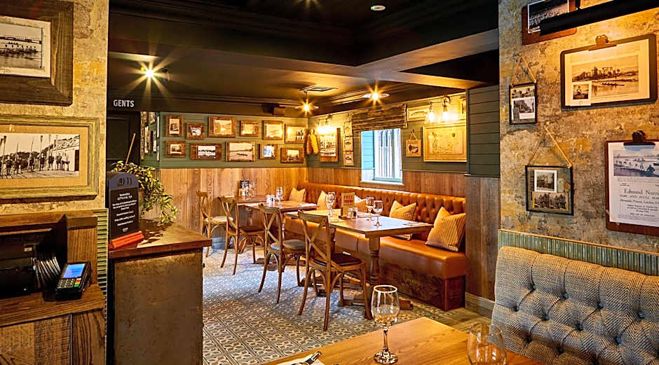 The Boathouse Inn & Riverside Rooms