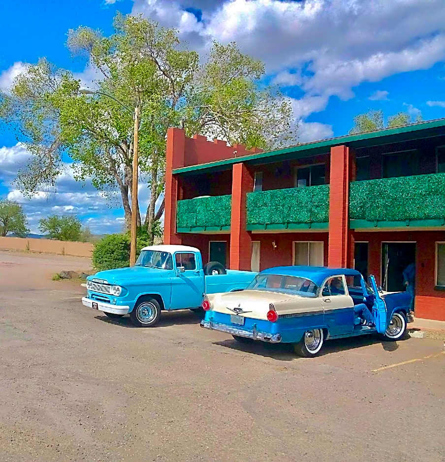 Canyon's Edge Route 66 Motel