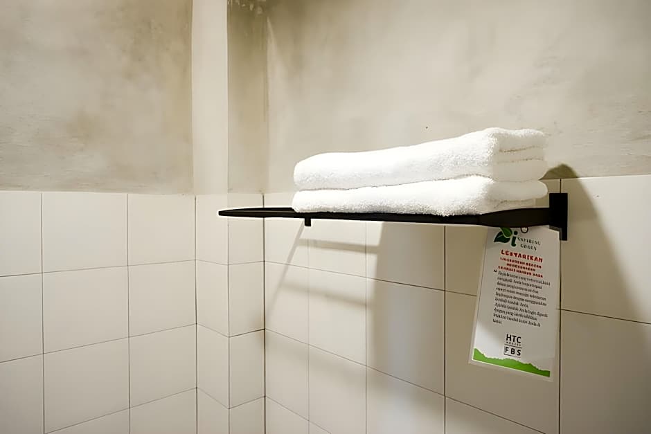 RedDoorz Plus near Kawasan Sam Poo Kong Semarang