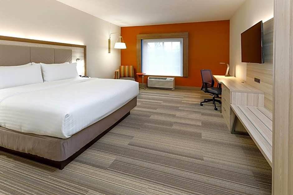Holiday Inn Express & Suites Sturbridge By IHG