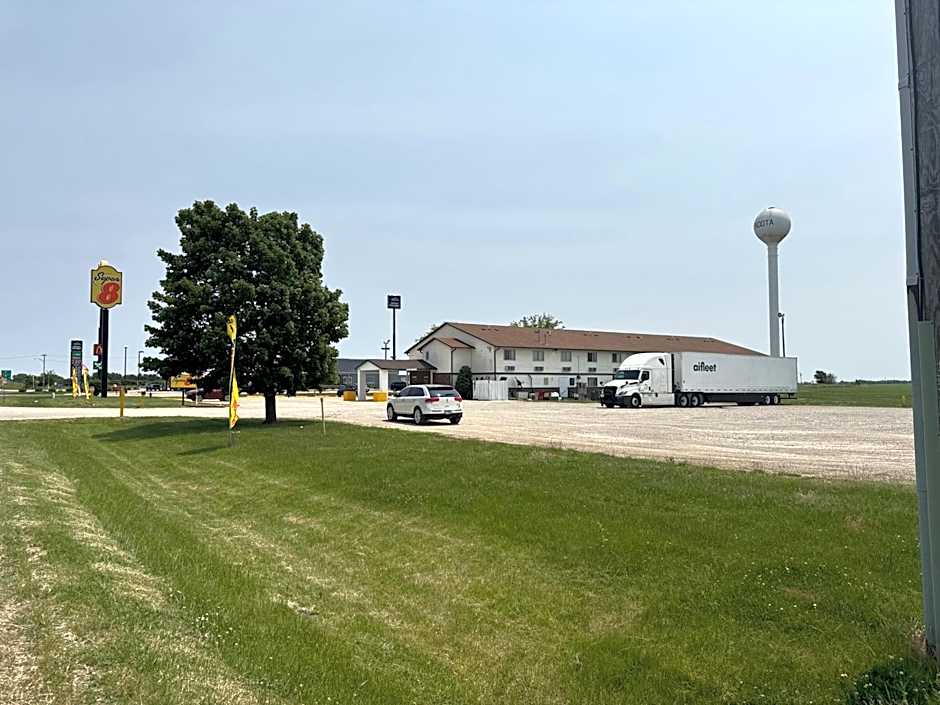 Super 8 by Wyndham Mendota I-39
