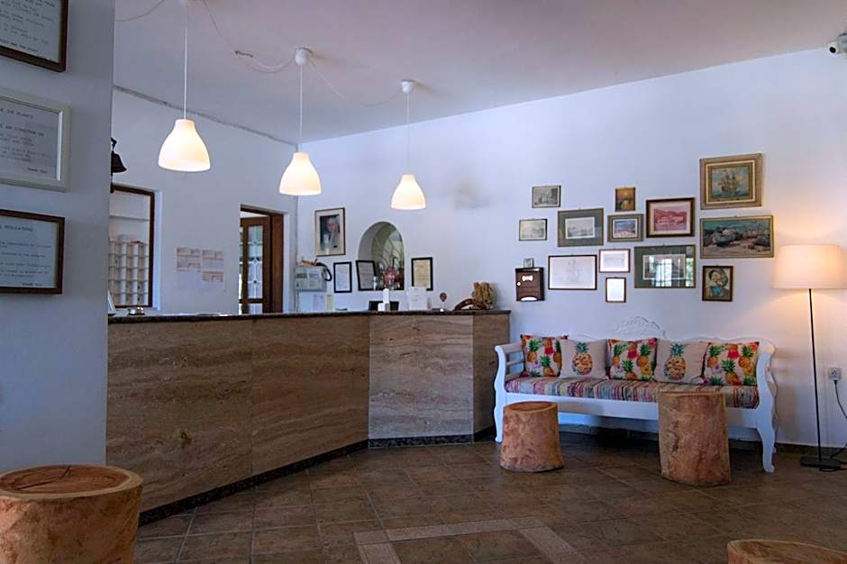 Armadoros Hotel / Ios Backpackers