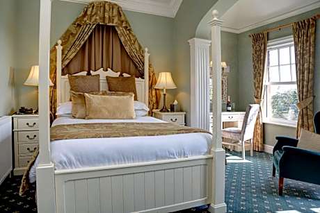 Four Poster Room