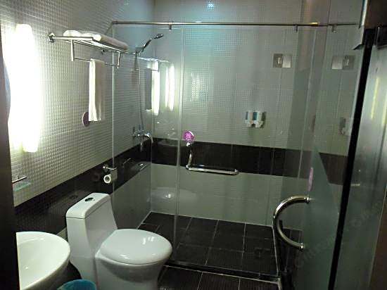 V8 Hotel (Guangzhou Xicun subway station store)