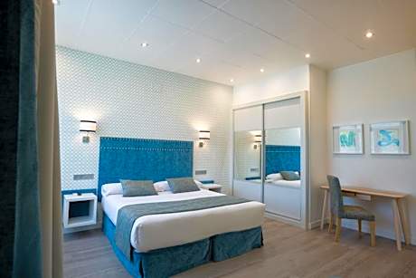 Deluxe Suite with Spa Bath