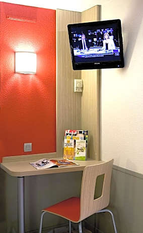 Triple Room (1 Double Bed + 1 Single Bed)