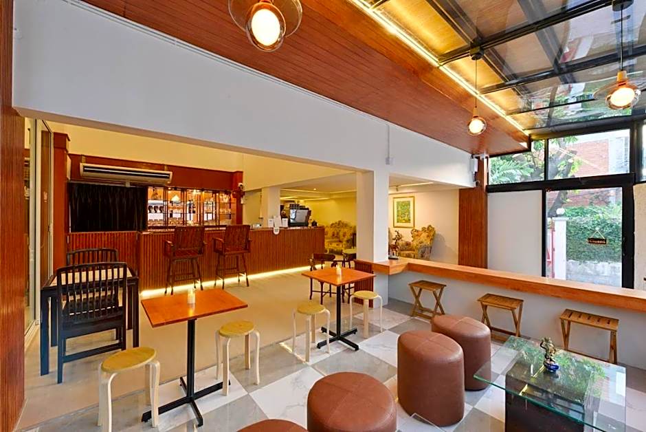 Ratchathewi Hyde Away