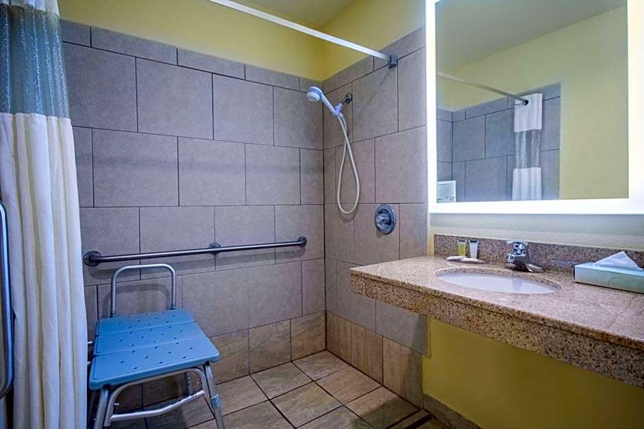 Days Inn & Suites by Wyndham Waterloo