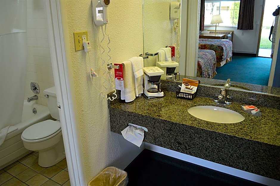 Econo Lodge Inn & Suites Spokane  Airport