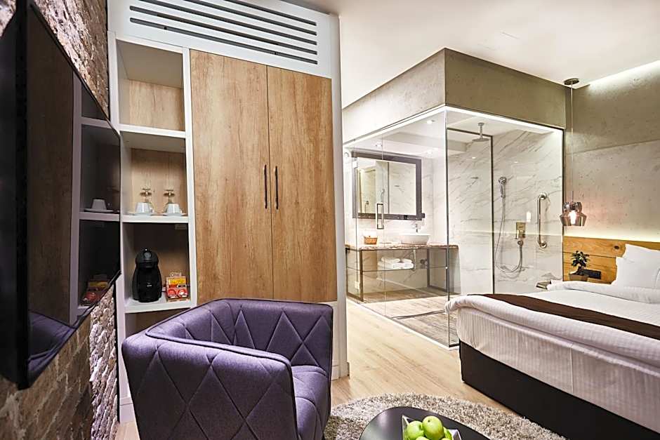 One Luxury Suites