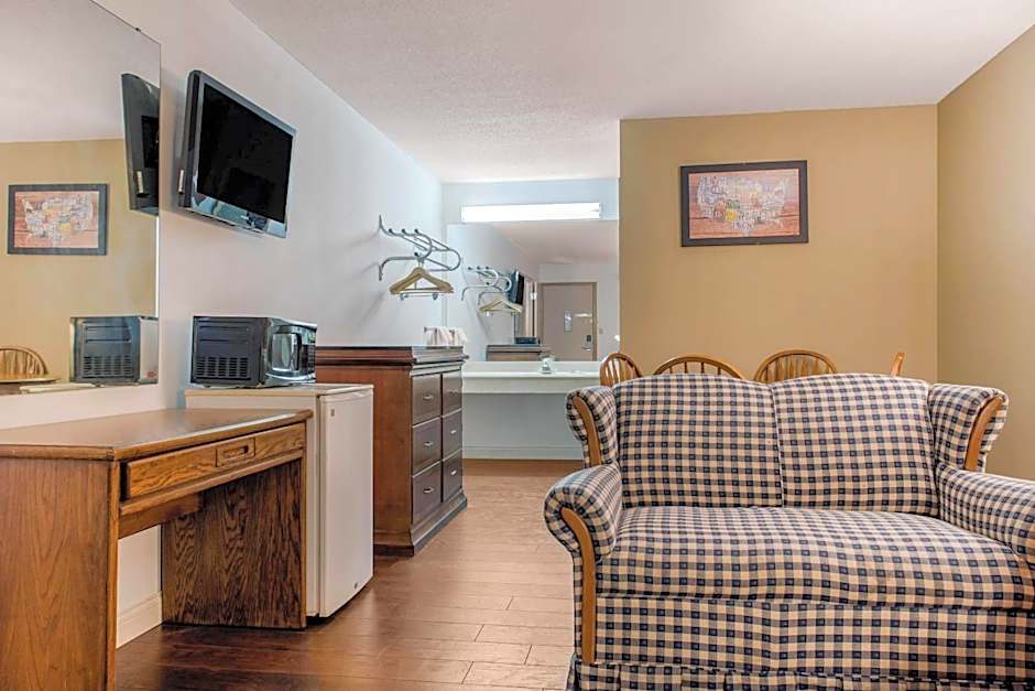 Econo Lodge Holland - Toledo