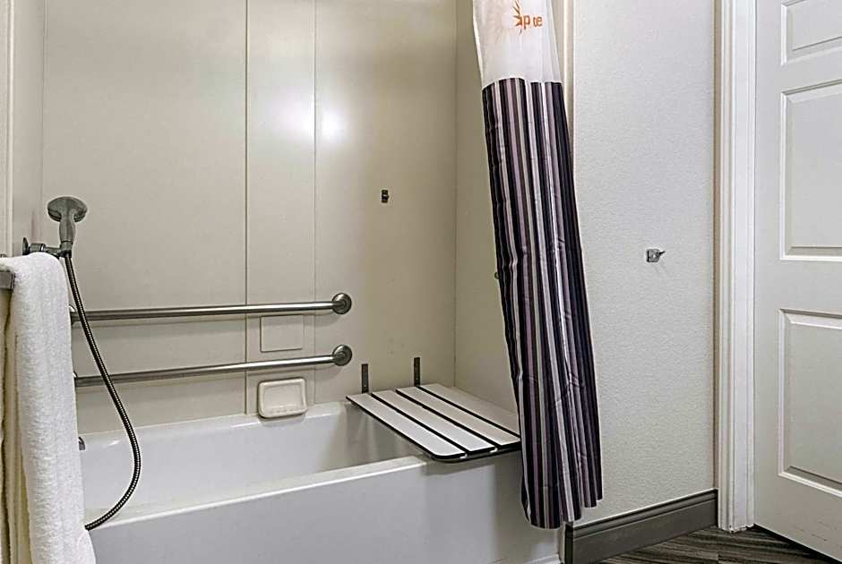 La Quinta Inn & Suites by Wyndham Ontario Airport