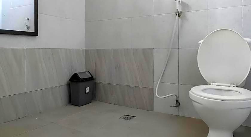 OYO 93051 Wisma Syariah Buloe Near Lapangan Abubakar Lambogo Batili Enrekang