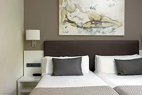DOUBLE ROOM
