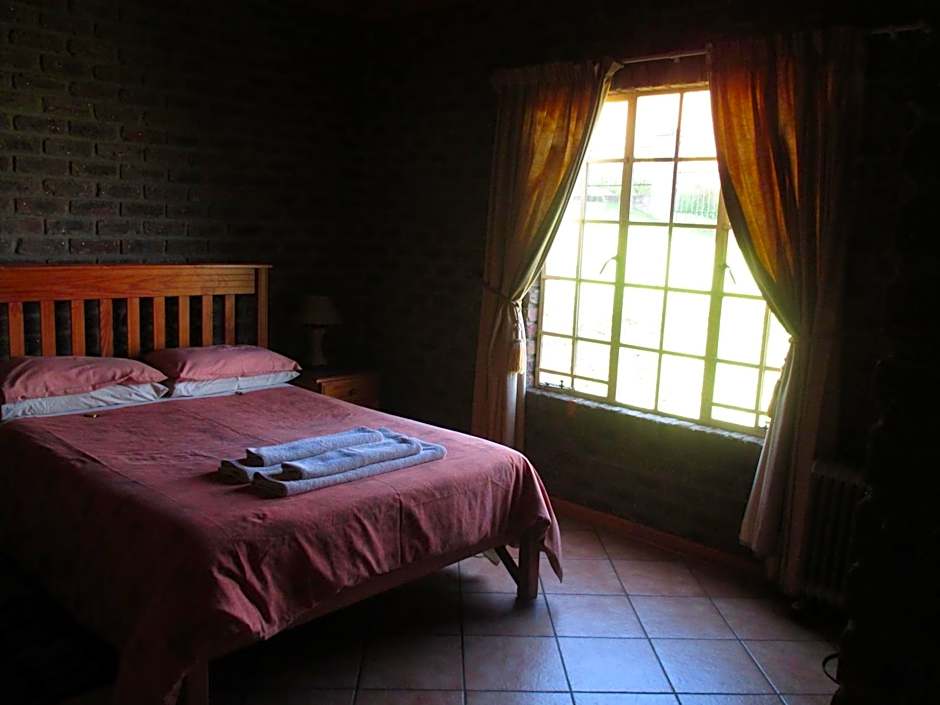 Thaba Tsweni Lodge & Safaris