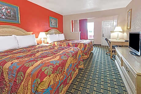 2 Queen Beds Smoking