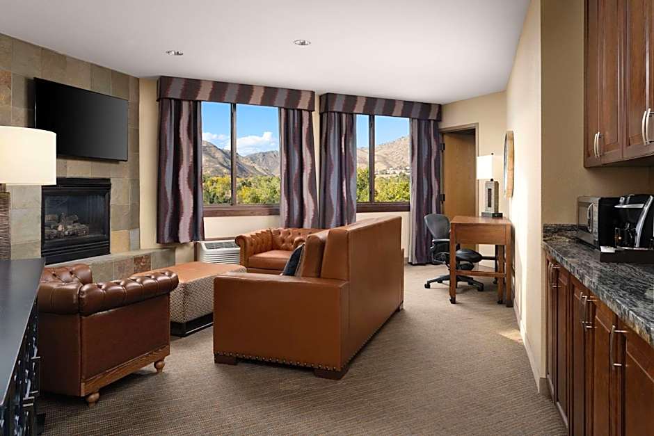 The Golden Hotel, Ascend Hotel Collection