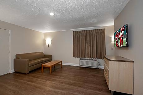 Suite with Two Queen Beds with Spa Bath Non-Smoking