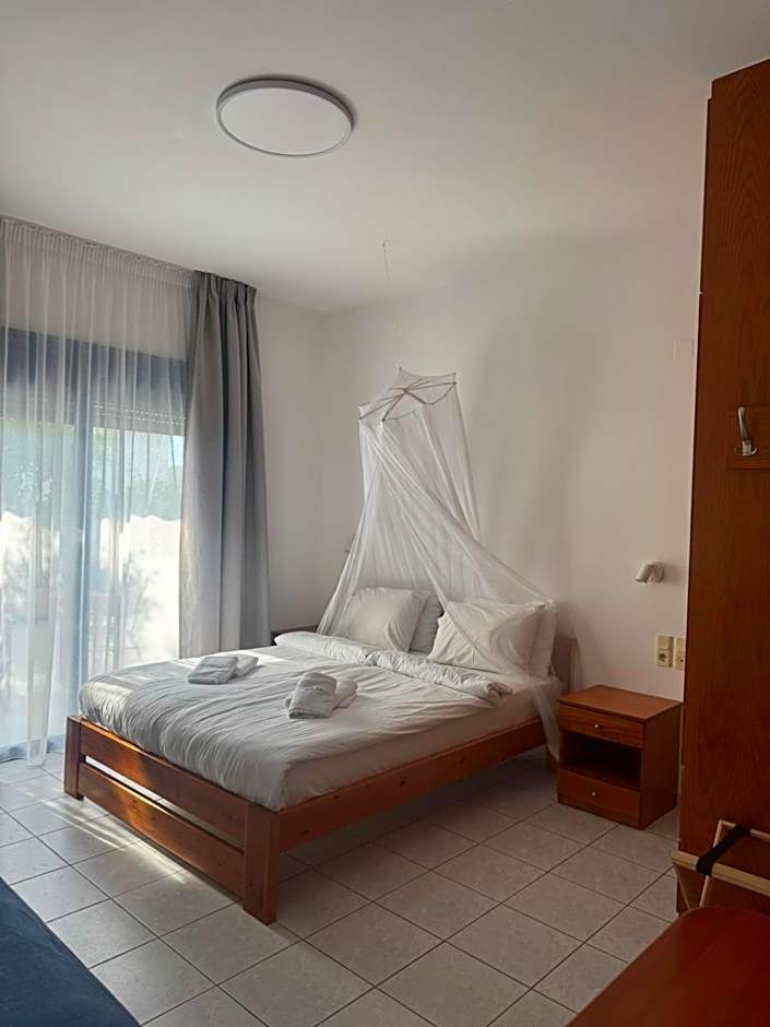 Finikas Studios & Apartments - Kalamaki Holidays