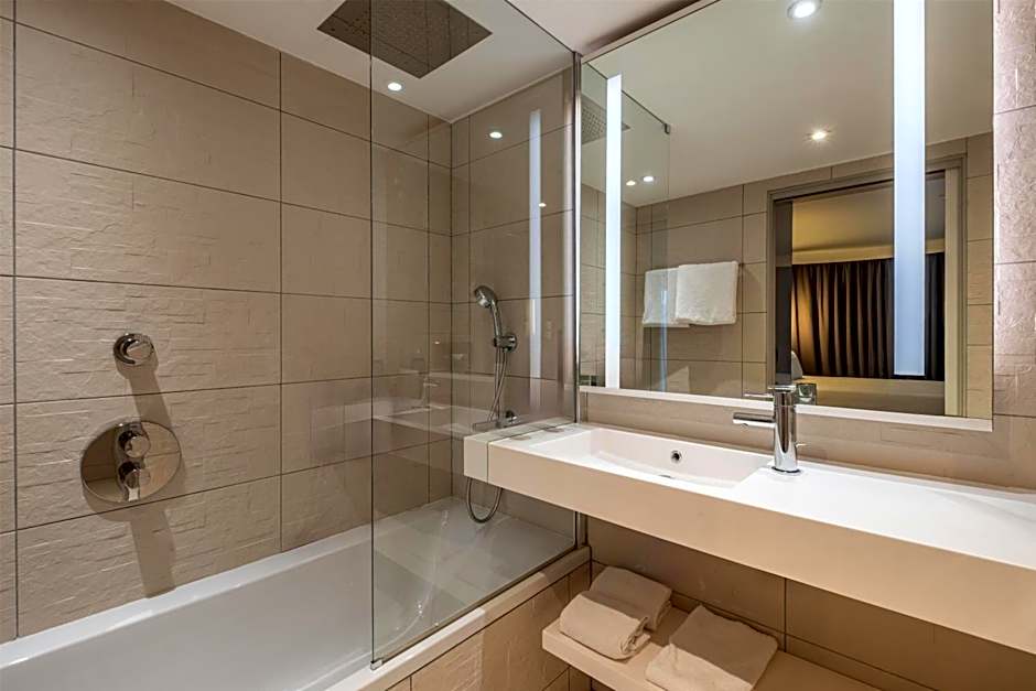 Radisson Blu CDG Airport Terminal Hotel, Paris