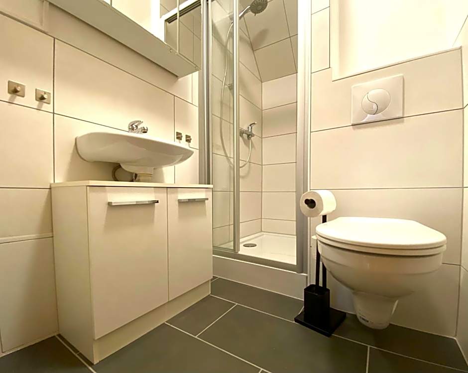 Gemütliche Unterkünfte für längeren Aufenthalt und Monteure inkl Balkon, Waschmaschine, WiFi, Küche und Parkplatz