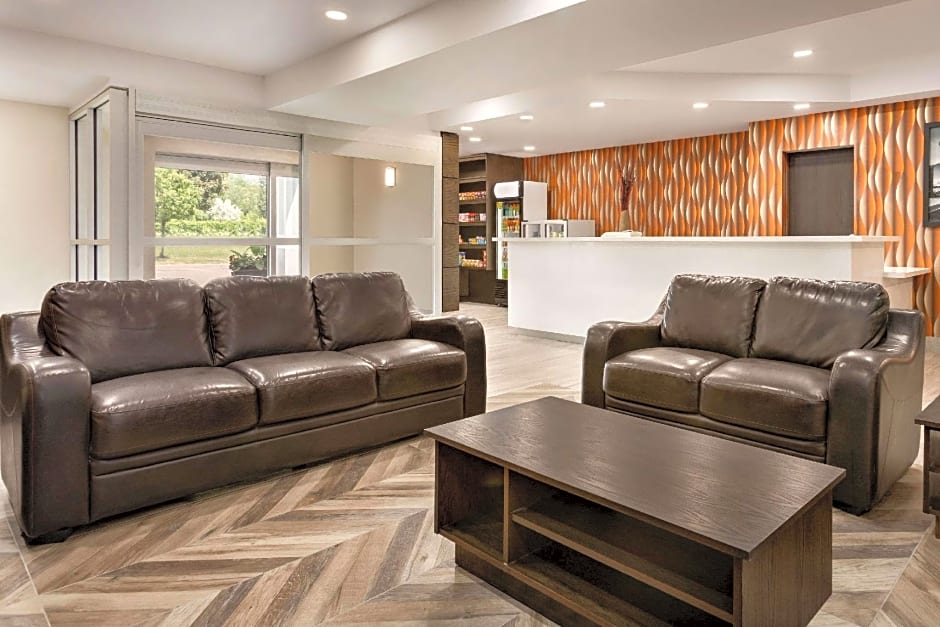 Super 8 by Wyndham Ajax/Toronto On