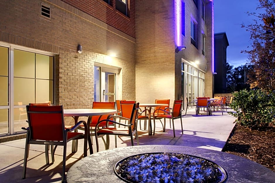 Holiday Inn Express & Suites Charleston NE Mt Pleasant US17 By IHG