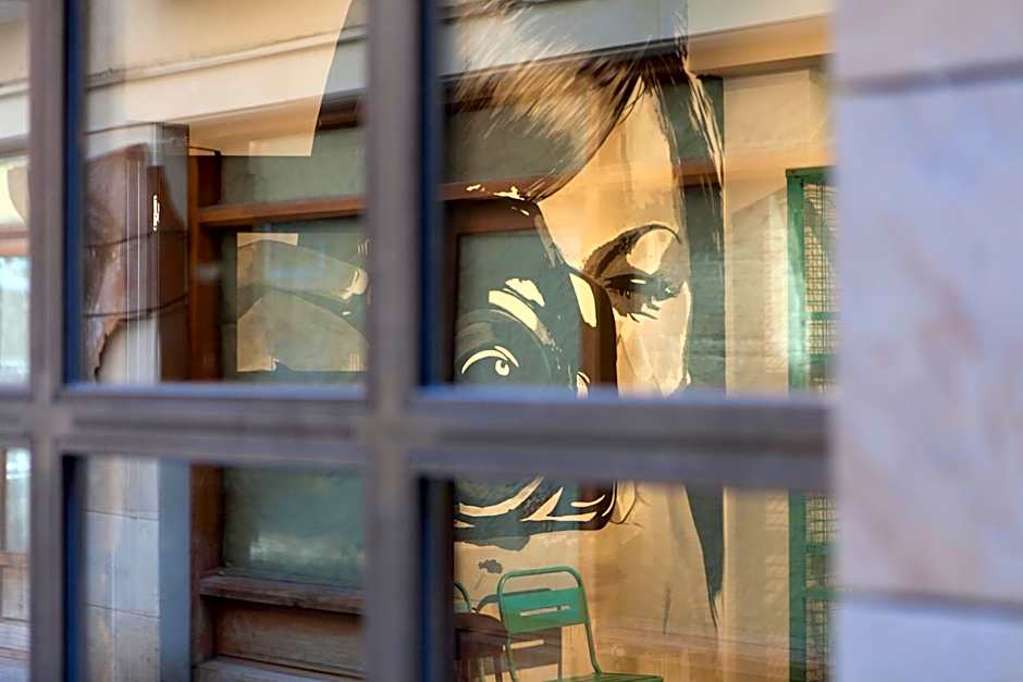 Winederful Hostel & Café