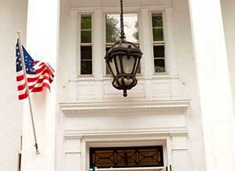 CRABTREES KITTLE HOUSE RESTAURANT & INN - BED AND BREAKFAST