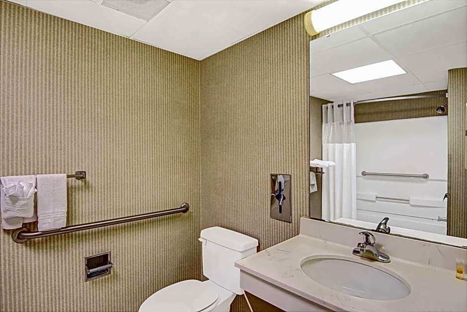 Days Inn by Wyndham Louisburg