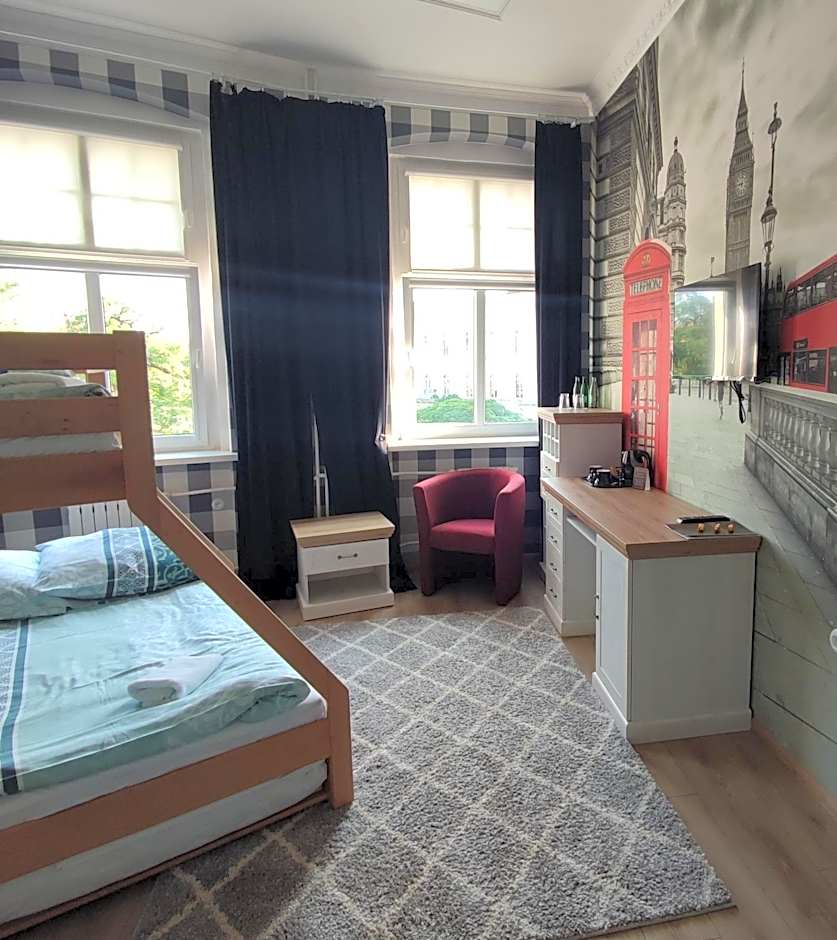 Hostel Night o'clock