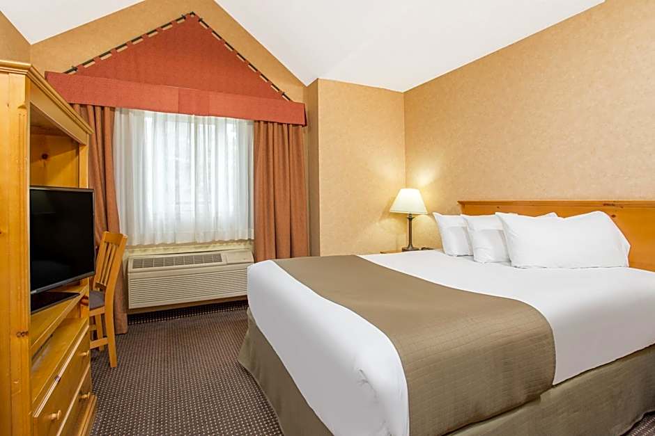 Canmore Inn & Suites