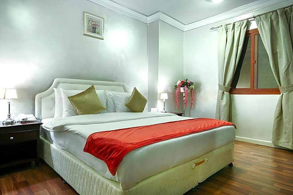 La Villa Suites Hotel