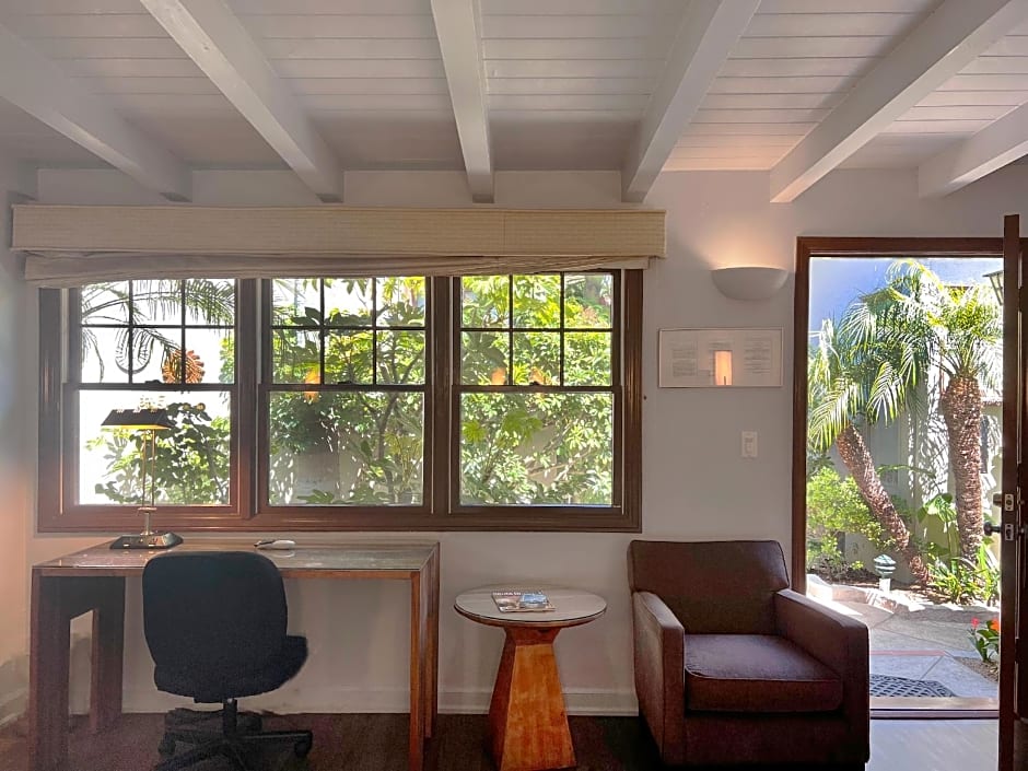 Casa Del Mar Inn