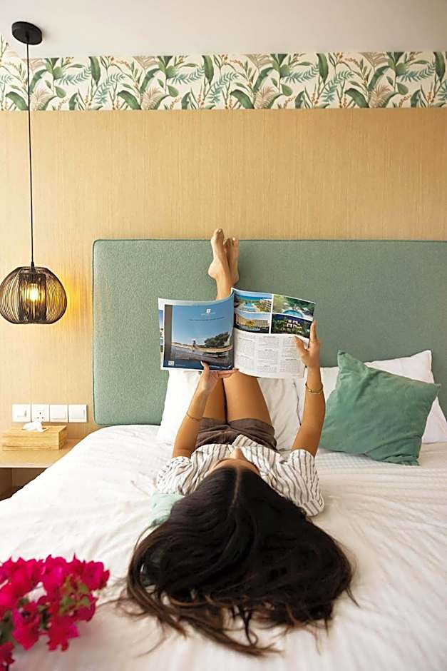 Leonardo Crystal Cove Hotel & Spa - Adults only